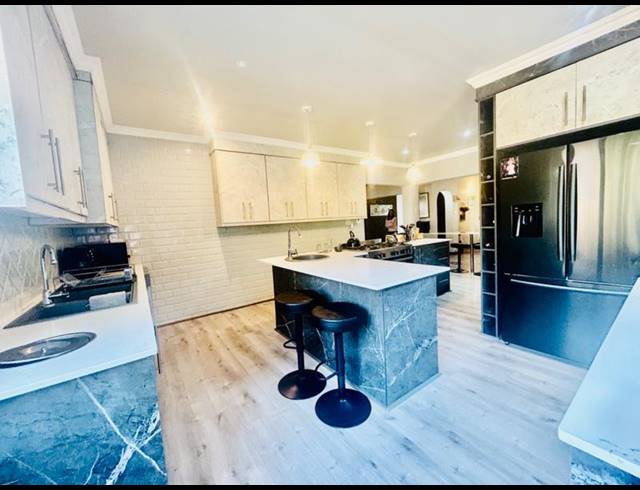 4 BEDROOM HOUSE FOR SALE IN FLORA GARDENS